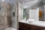 https://images.listonce.com.au/custom/160x/listings/10a9-beach-street-port-melbourne-vic-3207/942/01970942_img_15.jpg?WqvkciX9VNs