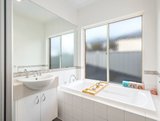 https://images.listonce.com.au/custom/160x/listings/11-banksia-crescent-kyneton-vic-3444/398/01627398_img_01.jpg?tPWhL0_K3mA