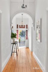 https://images.listonce.com.au/custom/160x/listings/11-barton-street-hawthorn-vic-3122/355/01748355_img_02.jpg?VXeWhdYXwCo