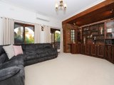 https://images.listonce.com.au/custom/160x/listings/11-blueberry-road-mooroolbark-vic-3138/692/01870692_img_03.jpg?_vprzcyqkBI
