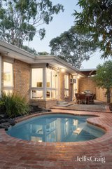 https://images.listonce.com.au/custom/160x/listings/11-bunyarra-court-greensborough-vic-3088/767/01903767_img_18.jpg?ByGA1PtxZQA