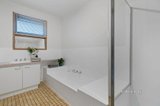 https://images.listonce.com.au/custom/160x/listings/11-cuthbert-court-wantirna-south-vic-3152/760/01704760_img_07.jpg?PHsJTt7NcLc