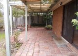 https://images.listonce.com.au/custom/160x/listings/11-doubell-close-glen-waverley-vic-3150/716/01820716_img_03.jpg?016FPU-gAuo
