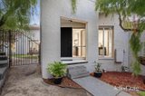 https://images.listonce.com.au/custom/160x/listings/11-elana-court-croydon-north-vic-3136/116/01822116_img_02.jpg?8fEujGhMFR0