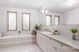 https://images.listonce.com.au/custom/160x/listings/11-elana-court-croydon-north-vic-3136/116/01822116_img_09.jpg?aEL1JGhQRm8