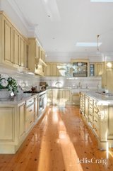 https://images.listonce.com.au/custom/160x/listings/11-emu-avenue-altona-vic-3018/821/01985821_img_24.jpg?yFpvNupxrJU