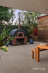 https://images.listonce.com.au/custom/160x/listings/11-emu-avenue-altona-vic-3018/821/01985821_img_27.jpg?DeWiqKstrhU