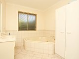 https://images.listonce.com.au/custom/160x/listings/11-frances-avenue-yarra-glen-vic-3775/218/01525218_img_07.jpg?QHKpPA6jpzU