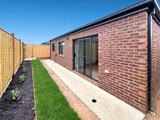 https://images.listonce.com.au/custom/160x/listings/11-frangipani-avenue-charlemont-vic-3217/975/01980975_img_06.jpg?pgGev_meF4U