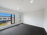 https://images.listonce.com.au/custom/160x/listings/11-frangipani-avenue-charlemont-vic-3217/975/01980975_img_09.jpg?4ig8ENzrri8