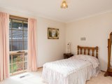 https://images.listonce.com.au/custom/160x/listings/11-greenbank-drive-mooroolbark-vic-3138/516/01524516_img_14.jpg?O_j30-HpuJo