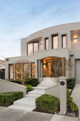 https://images.listonce.com.au/custom/160x/listings/11-guildford-road-surrey-hills-vic-3127/994/01956994_img_02.jpg?yNvfkOY_NXc