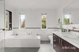 https://images.listonce.com.au/custom/160x/listings/11-hampden-close-barwon-heads-vic-3227/516/01901516_img_07.jpg?tqlb5jigbVM