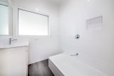 https://images.listonce.com.au/custom/160x/listings/11-henrietta-street-hampton-east-vic-3188/822/01872822_img_09.jpg?FPhaHsMjt20