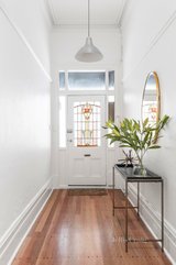 https://images.listonce.com.au/custom/160x/listings/11-hobson-street-south-yarra-vic-3141/893/01296893_img_04.jpg?bd0sMtnV0_Y