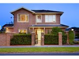 https://images.listonce.com.au/custom/160x/listings/11-hood-street-mont-albert-vic-3127/310/01685310_img_01.jpg?kdHKBe25NVM