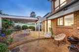 https://images.listonce.com.au/custom/160x/listings/11-inez-avenue-eltham-vic-3095/800/01035800_img_09.jpg?Pbe-K7swPUk