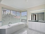 https://images.listonce.com.au/custom/160x/listings/11-karina-close-croydon-hills-vic-3136/368/01525368_img_06.jpg?4nGbdLscRhI