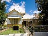 https://images.listonce.com.au/custom/160x/listings/11-laurel-bank-parade-newtown-vic-3220/233/01699233_img_01.jpg?s-VLrFd-eZY