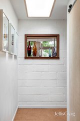 https://images.listonce.com.au/custom/160x/listings/11-lavender-park-road-eltham-vic-3095/519/01990519_img_09.jpg?mDzTGY1zJjg