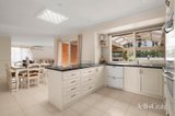 https://images.listonce.com.au/custom/160x/listings/11-lesay-drive-st-helena-vic-3088/404/01942404_img_04.jpg?MCK4EonhWqg