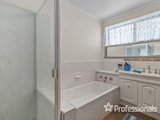 https://images.listonce.com.au/custom/160x/listings/11-levendale-avenue-mooroolbark-vic-3138/771/01525771_img_12.jpg?Hr3tL1PuEkY