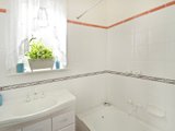 https://images.listonce.com.au/custom/160x/listings/11-little-avenue-hamlyn-heights-vic-3215/020/01699020_img_07.jpg?pLx1oGMKv-o