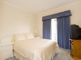 https://images.listonce.com.au/custom/160x/listings/11-malinda-crescent-bell-park-vic-3215/928/01698928_img_10.jpg?VtOuXrk-BgM