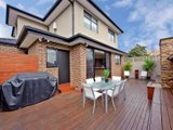 https://images.listonce.com.au/custom/160x/listings/11-narallah-grove-box-hill-north-vic-3129/867/01743867_img_07.jpg?kLuDKwe75TE
