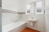 https://images.listonce.com.au/custom/160x/listings/11-parer-street-burwood-vic-3125/521/01547521_img_07.jpg?TunaXcYJ-FU