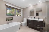 https://images.listonce.com.au/custom/160x/listings/11-research-warrandyte-road-research-vic-3095/395/01495395_img_13.jpg?1tnu2emSE5Y