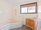 https://images.listonce.com.au/custom/160x/listings/11-ruth-street-donvale-vic-3111/120/01641120_img_06.jpg?JOybqAP_zAM