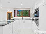 https://images.listonce.com.au/custom/160x/listings/11-sheldon-avenue-mooroolbark-vic-3138/999/01524999_img_08.jpg?zH3qJ3Z2SMY