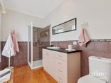 https://images.listonce.com.au/custom/160x/listings/11-stamford-street-wendouree-vic-3355/612/01576612_img_03.jpg?F-nKVG8LOjo