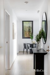 https://images.listonce.com.au/custom/160x/listings/11-studio-walk-richmond-vic-3121/982/01914982_img_08.jpg?5X2t_HRrFWs