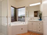 https://images.listonce.com.au/custom/160x/listings/11-waratah-court-lilydale-vic-3140/188/01524188_img_13.jpg?h1StA86y5j4