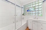 https://images.listonce.com.au/custom/160x/listings/11-westerfield-drive-notting-hill-vic-3168/035/01660035_img_12.jpg?cz2NTUC3yc4