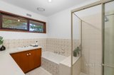 https://images.listonce.com.au/custom/160x/listings/11-woodchurch-close-ringwood-vic-3134/587/01635587_img_12.jpg?AYR81K2YaMA