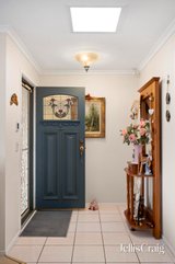 https://images.listonce.com.au/custom/160x/listings/11-yering-place-chirnside-park-vic-3116/405/01900405_img_02.jpg?a0NG_So4jnM