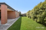 https://images.listonce.com.au/custom/160x/listings/11-zenith-road-beveridge-vic-3753/954/01987954_img_10.jpg?H7Nl5HSIvq0