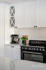 https://images.listonce.com.au/custom/160x/listings/110-114-heard-avenue-plenty-vic-3090/810/01782810_img_10.jpg?Vh3ayWXzLDs