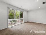 https://images.listonce.com.au/custom/160x/listings/110-bellara-drive-croydon-vic-3136/773/01525773_img_06.jpg?v_SA0RFOBMo