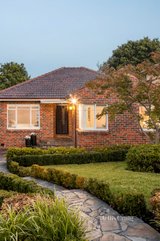 https://images.listonce.com.au/custom/160x/listings/110-mountain-view-parade-rosanna-vic-3084/475/01635475_img_01.jpg?iwv-KIPTu5w