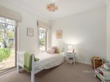 https://images.listonce.com.au/custom/160x/listings/111-brougham-street-eltham-vic-3095/992/00982992_img_07.jpg?NwKSjMdIOhQ