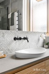 https://images.listonce.com.au/custom/160x/listings/111-grandview-grove-hawthorn-east-vic-3123/738/01771738_img_11.jpg?1JPA1w4B9uw