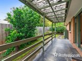 https://images.listonce.com.au/custom/160x/listings/111-meadow-road-croydon-north-vic-3136/637/01525637_img_13.jpg?USCEhghgmNk