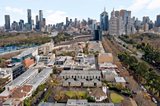 https://images.listonce.com.au/custom/160x/listings/111-wellington-parade-south-east-melbourne-vic-3002/316/01596316_img_12.jpg?DPDL9Xm34m8