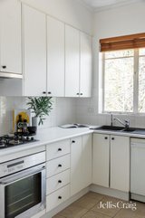 https://images.listonce.com.au/custom/160x/listings/1110-hopetoun-road-toorak-vic-3142/274/01753274_img_09.jpg?dLHiK3QqwpA