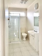 https://images.listonce.com.au/custom/160x/listings/1113-tucker-road-bentleigh-vic-3204/676/01851676_img_04.jpg?ETZag4e8H9U