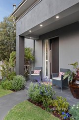 https://images.listonce.com.au/custom/160x/listings/112-beresford-road-lilydale-vic-3140/633/01705633_img_02.jpg?gio2uR_4mgQ